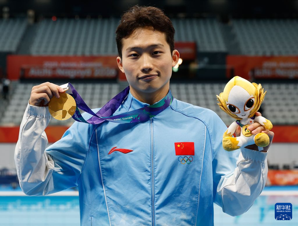 获互联网周刊授予的中国百家优秀网站。介绍图片