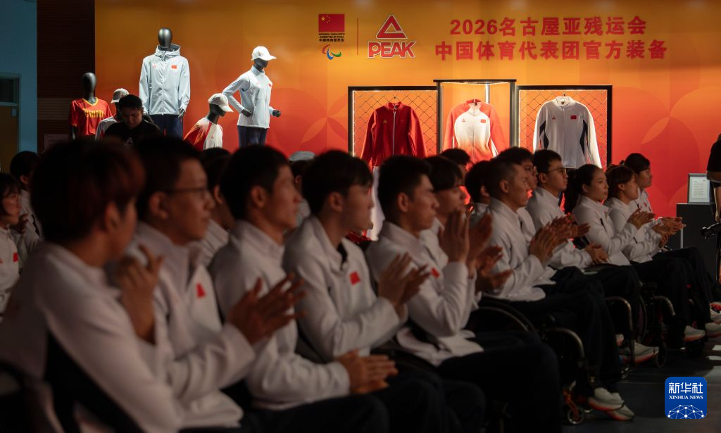 获互联网周刊授予的中国百家优秀网站。图片展示
